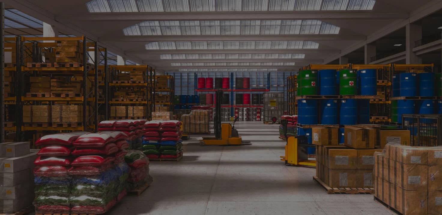 A warehouse optimally organized by the use of Sweaka WMS, leading to highly efficient logistics.